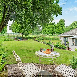 2 Bed In Richmond 94752 Holiday home
